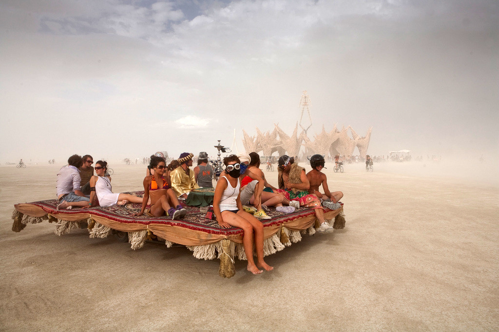 В пустыне Невады на фестивале "Горящий человек". Фото 1 – фотографии США