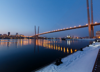 Высота Русского моста составляет 324 метра – фотографии России