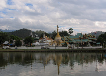 Озеро в Мэ-Хонг-Сон, Тайланд – фотографии Таиланда