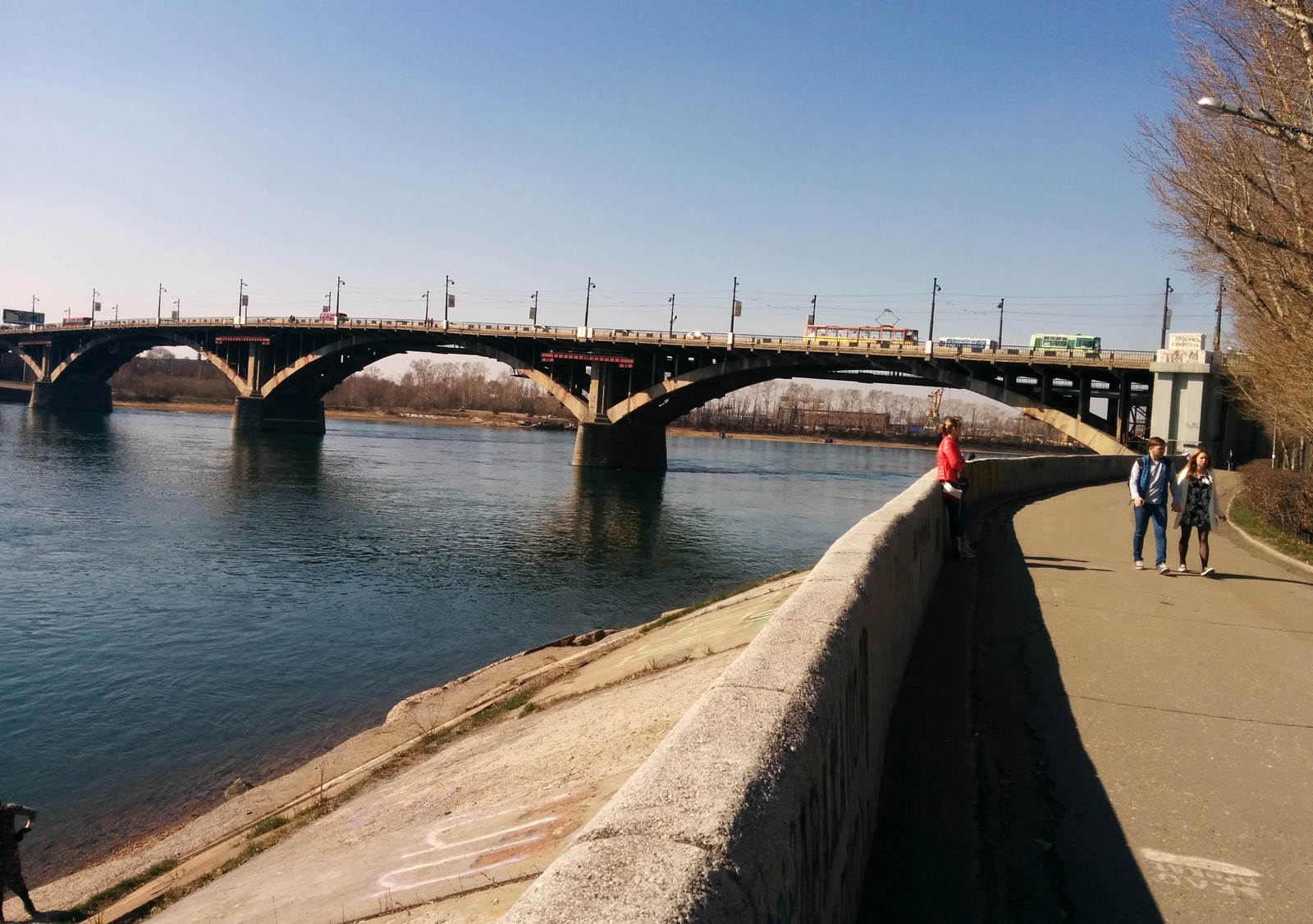 Набережная Иркутска вид на Ангарский мост. Фото 19 – фотографии России