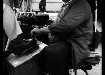 Чистельщик обуви в Северном Тунисе – фотографии Туниса