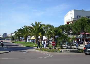 Улица в Руайяне, Франция. Фото 2 – фотографии Франции