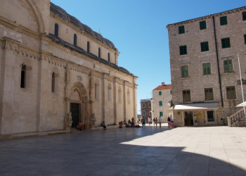 Площадь в Шибеник, Хорватия – фотографии Хорватии