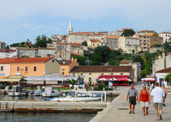 Набережная в Врсаре, Хорватия – фотографии Хорватии