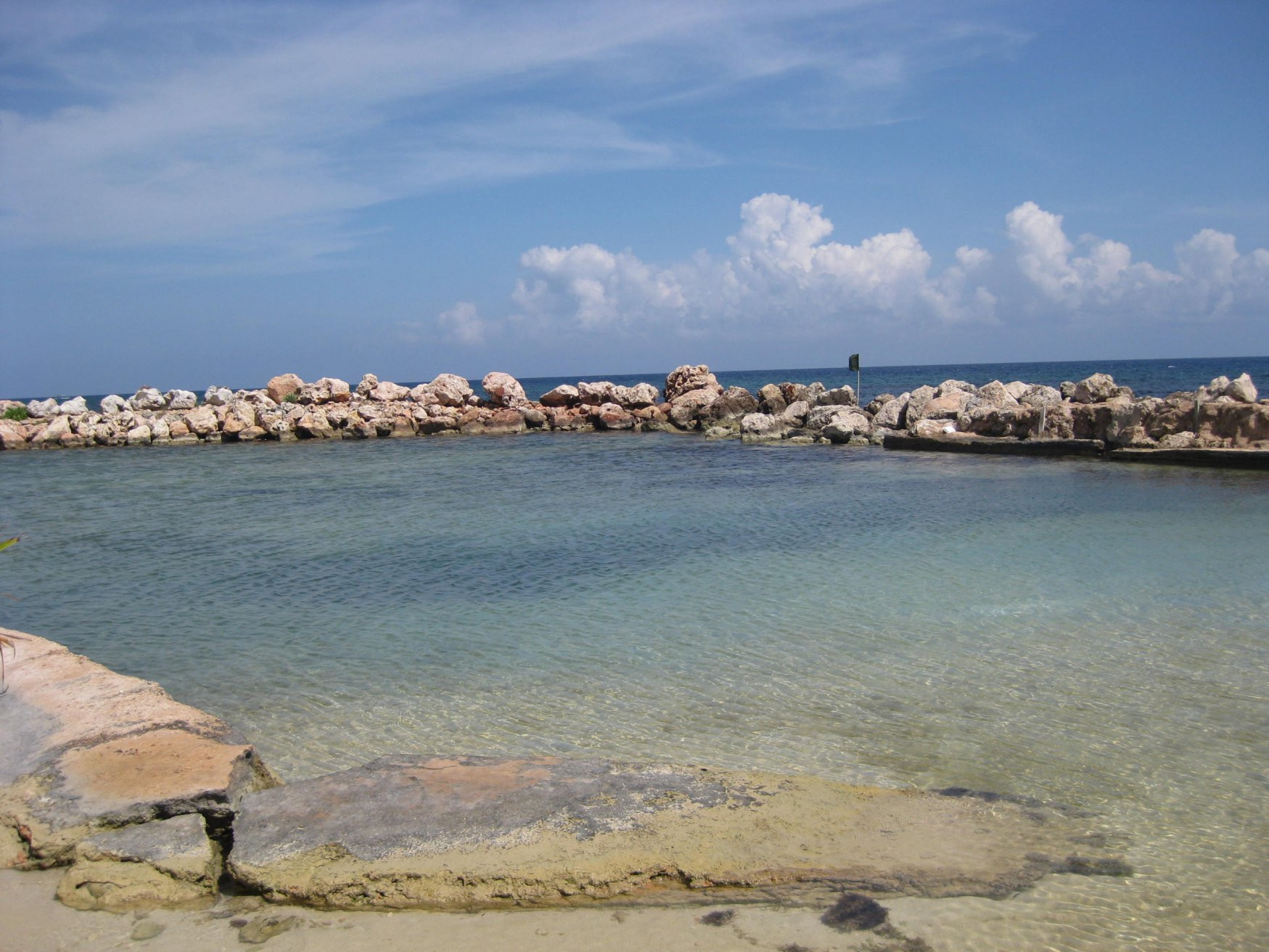 Волнорез в Ранэвэй Бэй, Ямайка – фотографии Ямайки