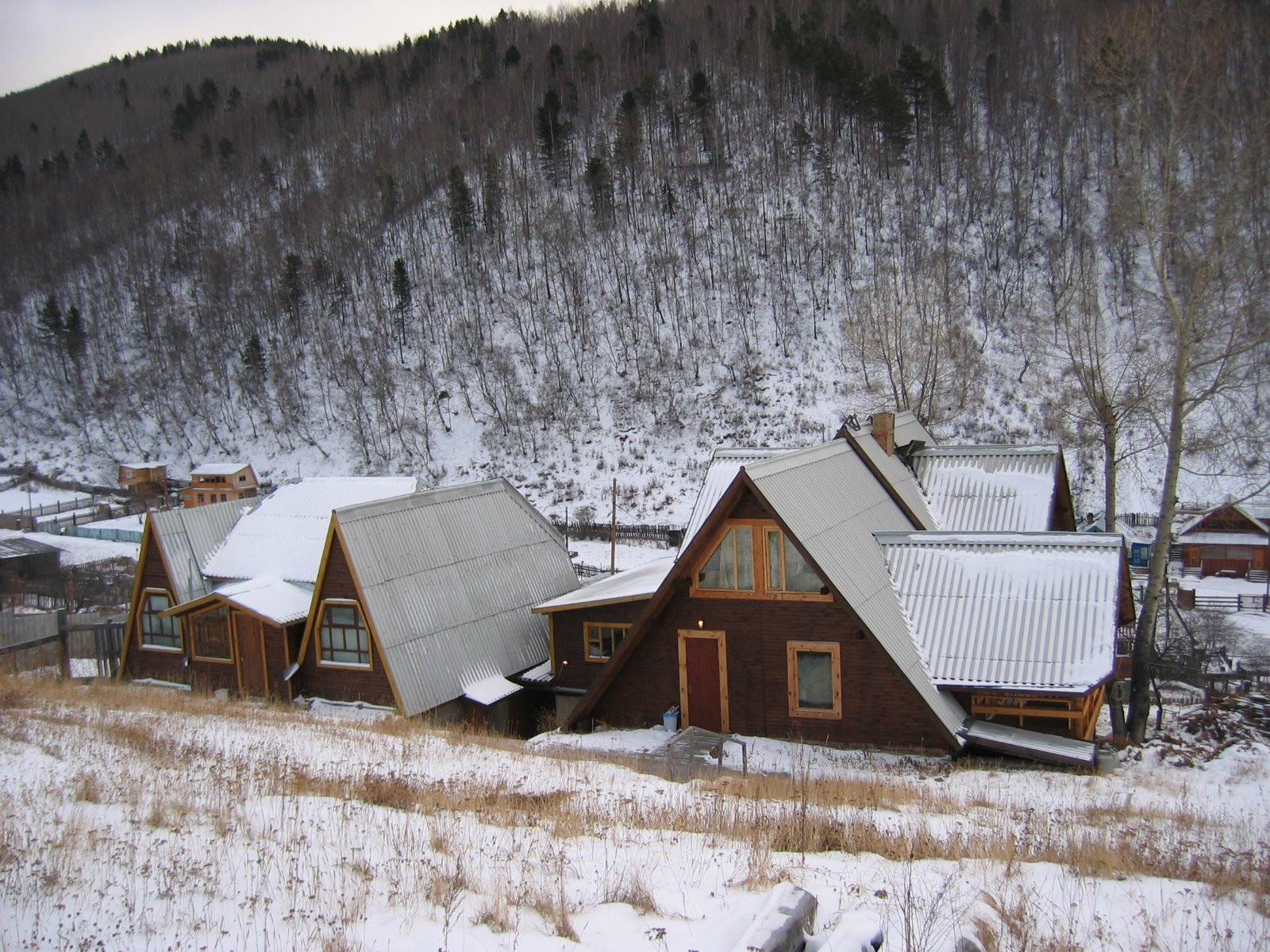Дома в Листвянке, Россия – фотографии России