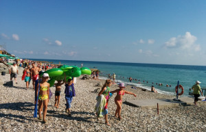 На пляже в п. Дедеркой, район Туапсе – фотографии России
