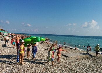 На пляже в п. Дедеркой, район Туапсе – фотографии России