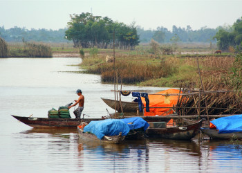 Рыбацкие лодки на реке, Хойан, Вьетнам – фотографии Вьетнама