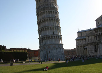 Знаменитая Пизанская башня – фотографии Италии