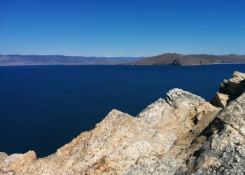 Вид на Ольхон из Сахюрты – фотографии России