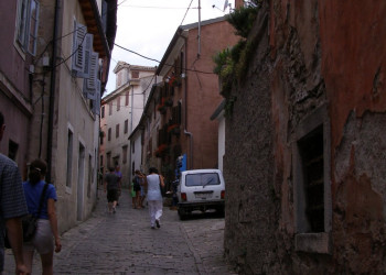 Улица в Мотовуне, Хорватия – фотографии Хорватии