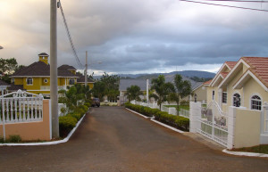 Дома, Улицы в Мандевиле, Ямайка – фотографии Ямайки