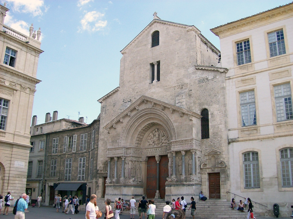 Церковь в Арль, Франция – фотографии Франции