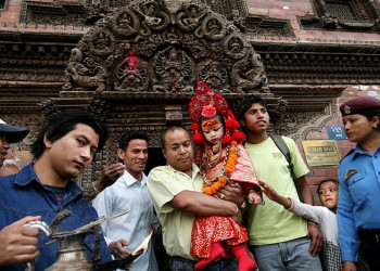 Девочка - живое воплощение богини Кумари – фотографии Непала