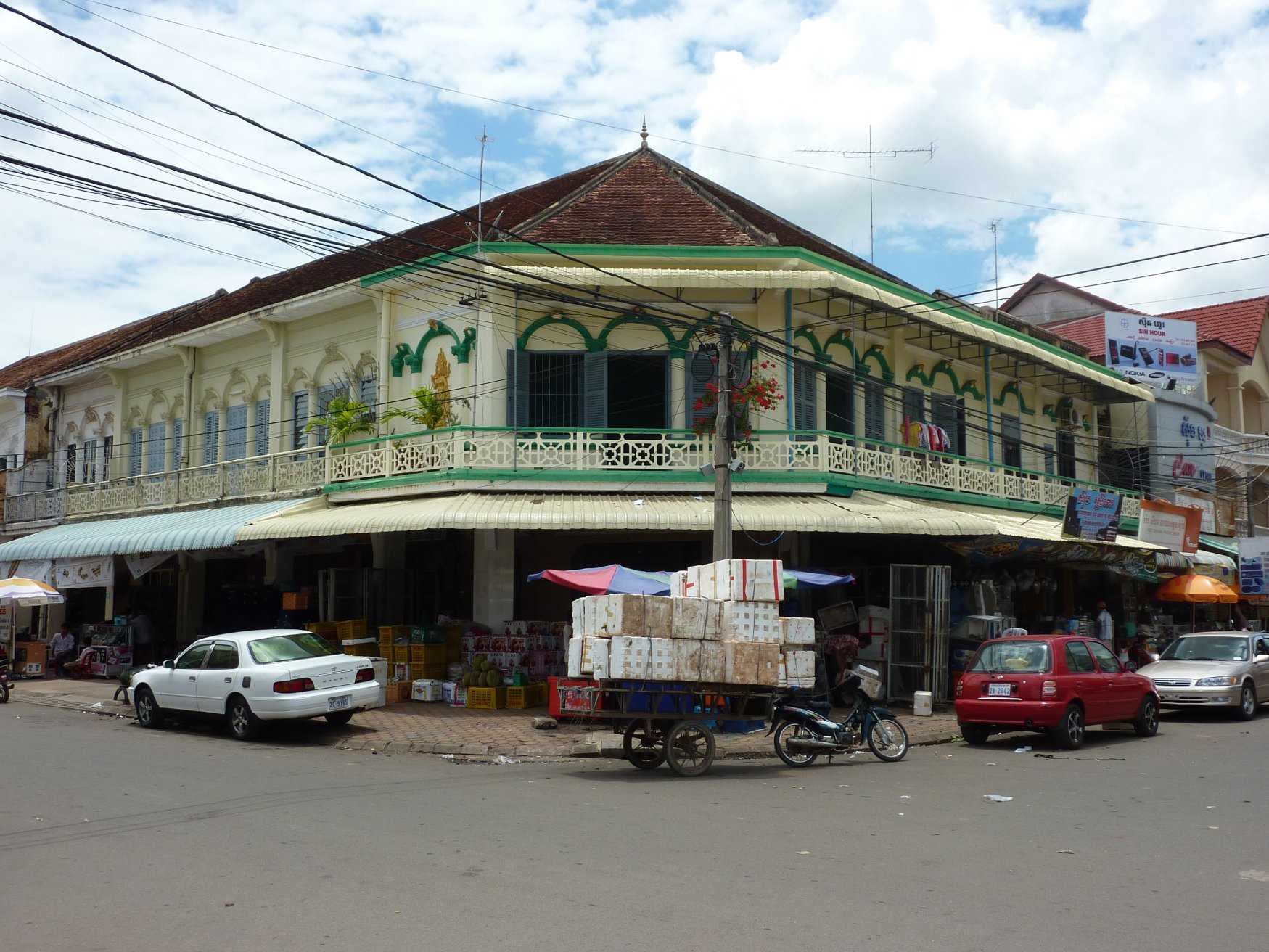 Улица в Кампонгтяме, Камбоджа – фотографии Камбоджи