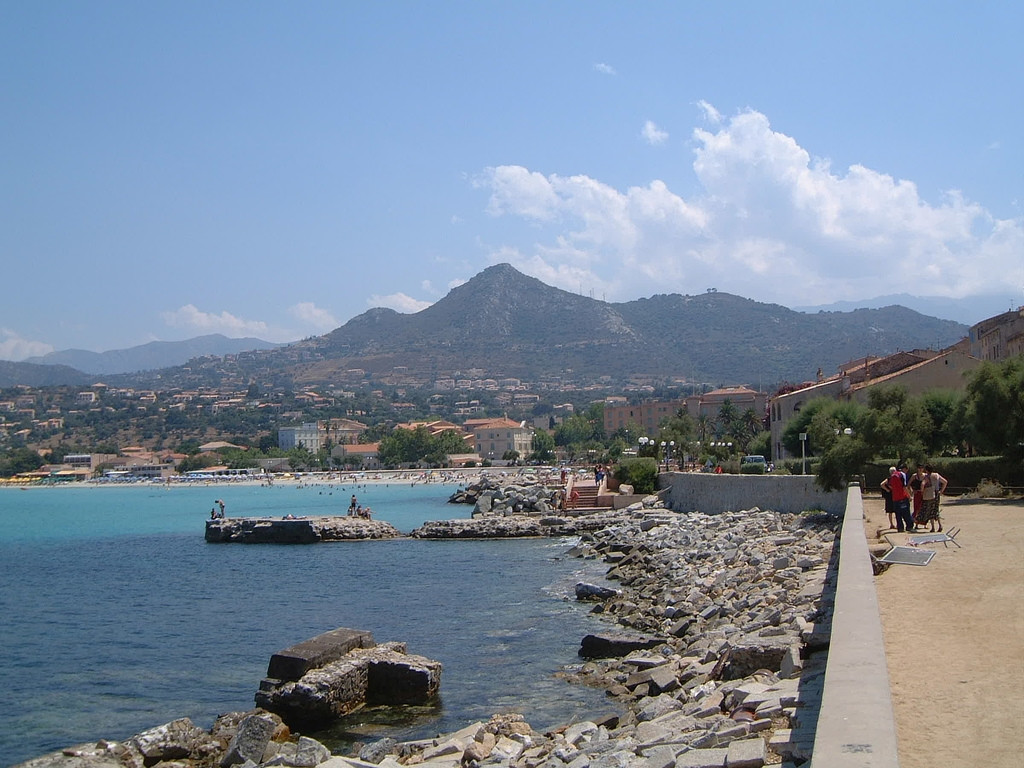 Набережная в Иль-Русса, Франция. Фото 1 – фотографии Франции