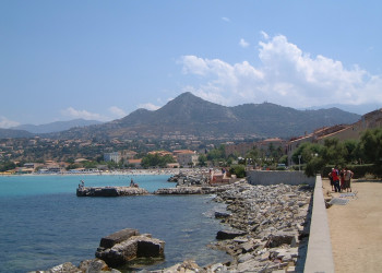 Набережная в Иль-Русса, Франция. Фото 1 – фотографии Франции