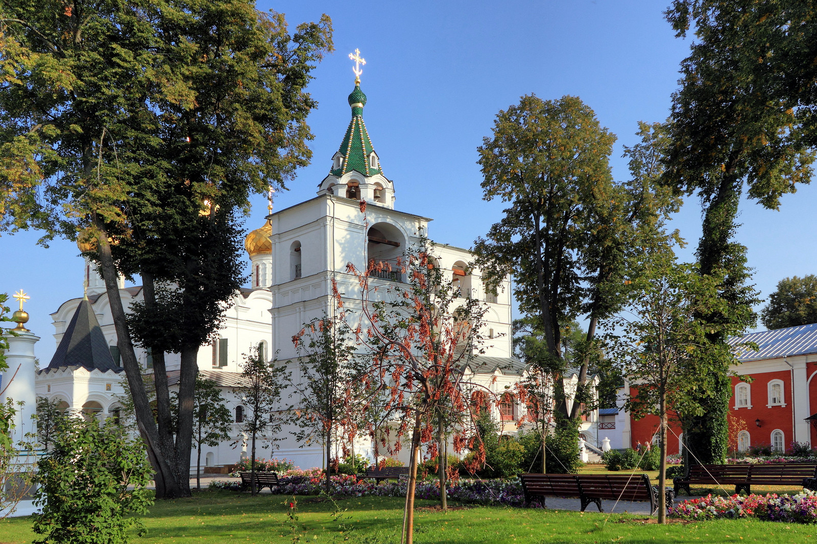 Знаменитый Ипатьевский монастырь в Костроме – фотографии России
