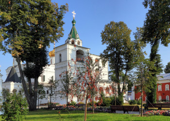 Знаменитый Ипатьевский монастырь в Костроме – фотографии России