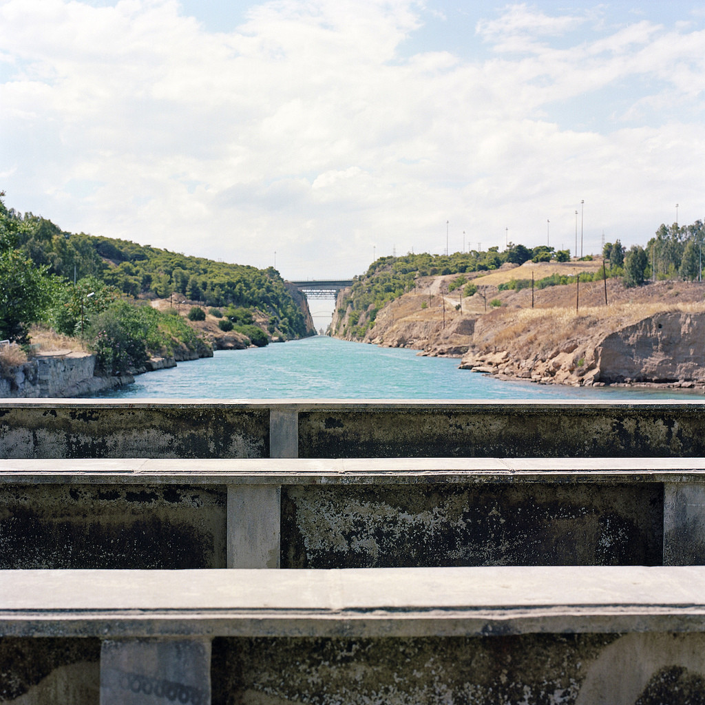 Впереди Коринфский канал – фотографии Греции