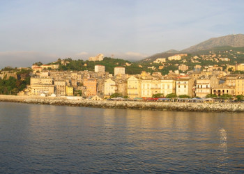 Море в Бастии, Франция – фотографии Франции