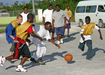 Парни на острове Эльютера, Багамские острова – фотографии Багамских островов