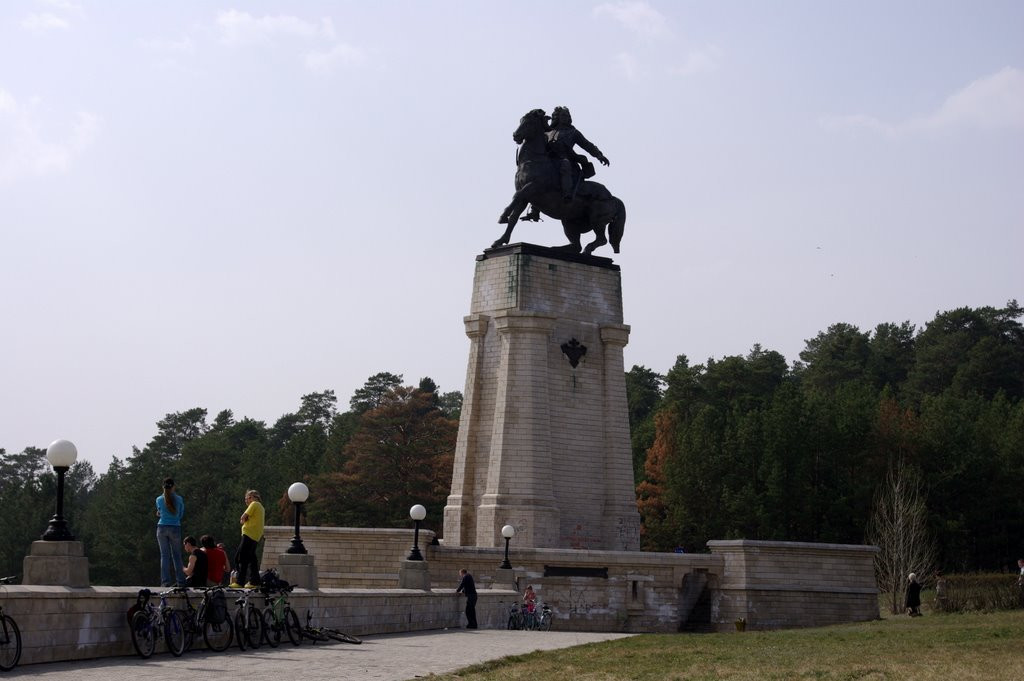 Памятник Татищеву в Тольятти, Россия. Фото 2 – фотографии России