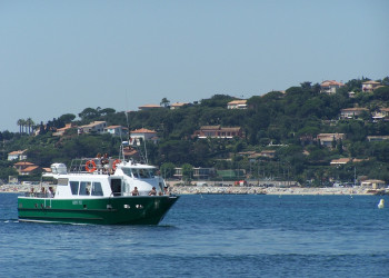 Катер в Сен-Максим, Франция – фотографии Франции