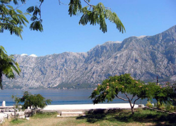 Набережная в Которском заливе, Черногория – фотографии Черногории