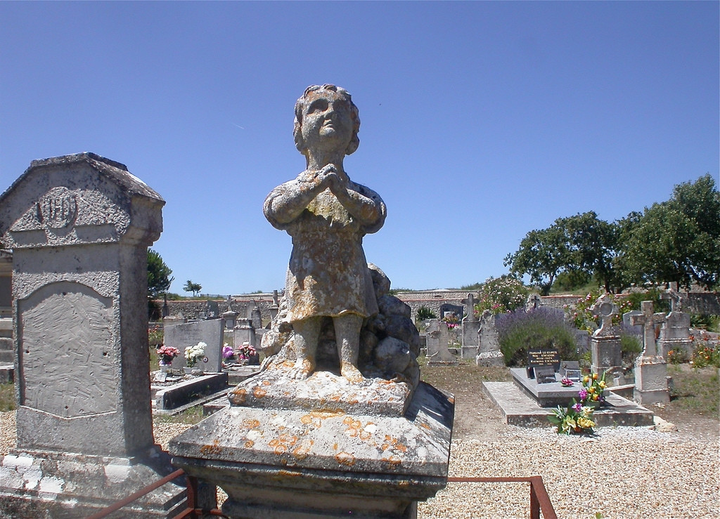 Кладбище в Иль-д'Э, Франция – фотографии Франции