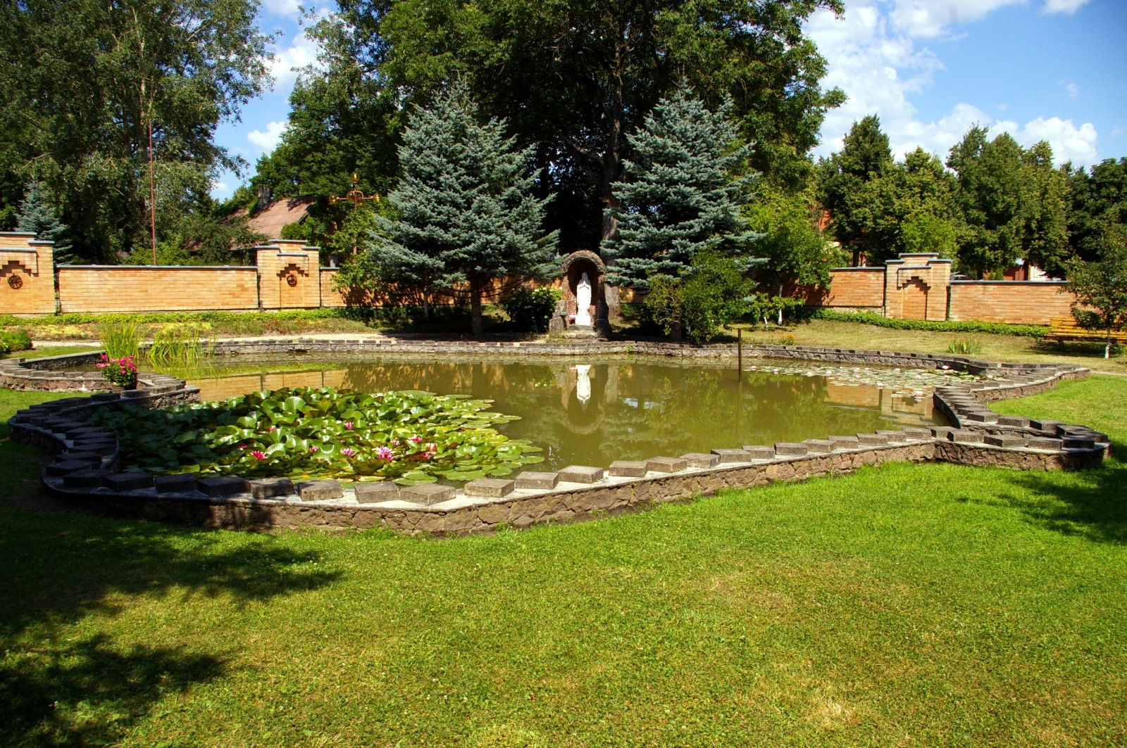 Сквер в Кернаве (Kernave), Литва – фотографии Литвы