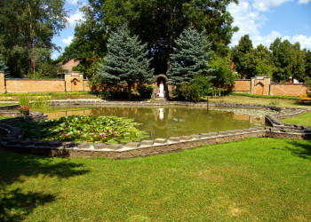 Сквер в Кернаве (Kernave), Литва – фотографии Литвы