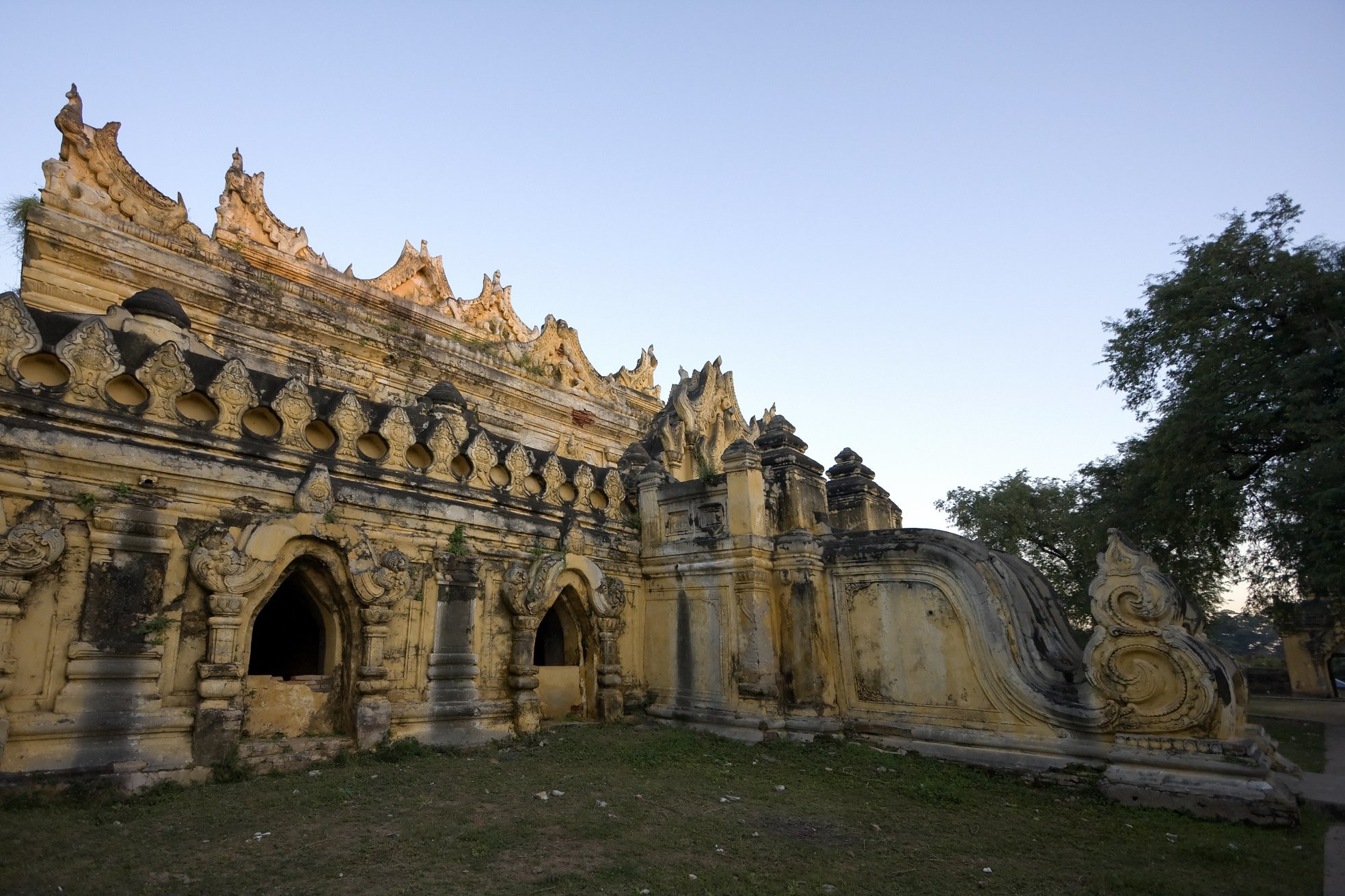 Монастырь Маха-Аунме-Бонзан – фотографии Мьянмы