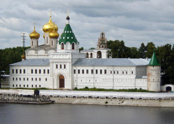 Свято-Троицкий мужской Ипатьевский монастырь в Костроме – фотографии России