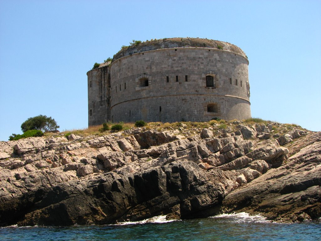 Крепость на скале Которского залива, Черногория. Фото 1 – фотографии Черногории