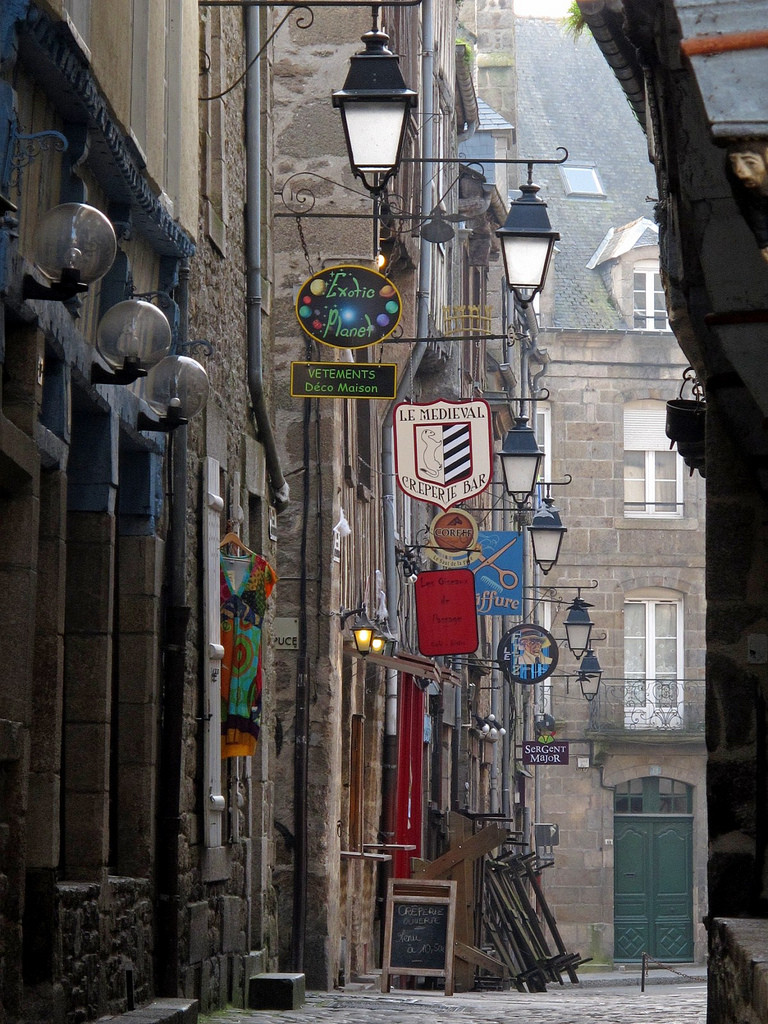 Динан (Dinan) — город в Бретани на реке Ранс, Франция. Фото 1 – фотографии Франции