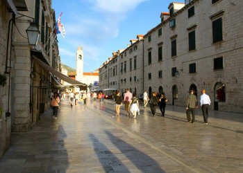 Центральная улица Старого города - Страдун (Stradun), Хорватия – фотографии Хорватии
