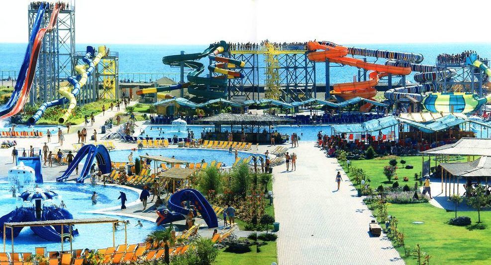 Банановая республика — крупнейший аквапарк Крыма – фотографии России