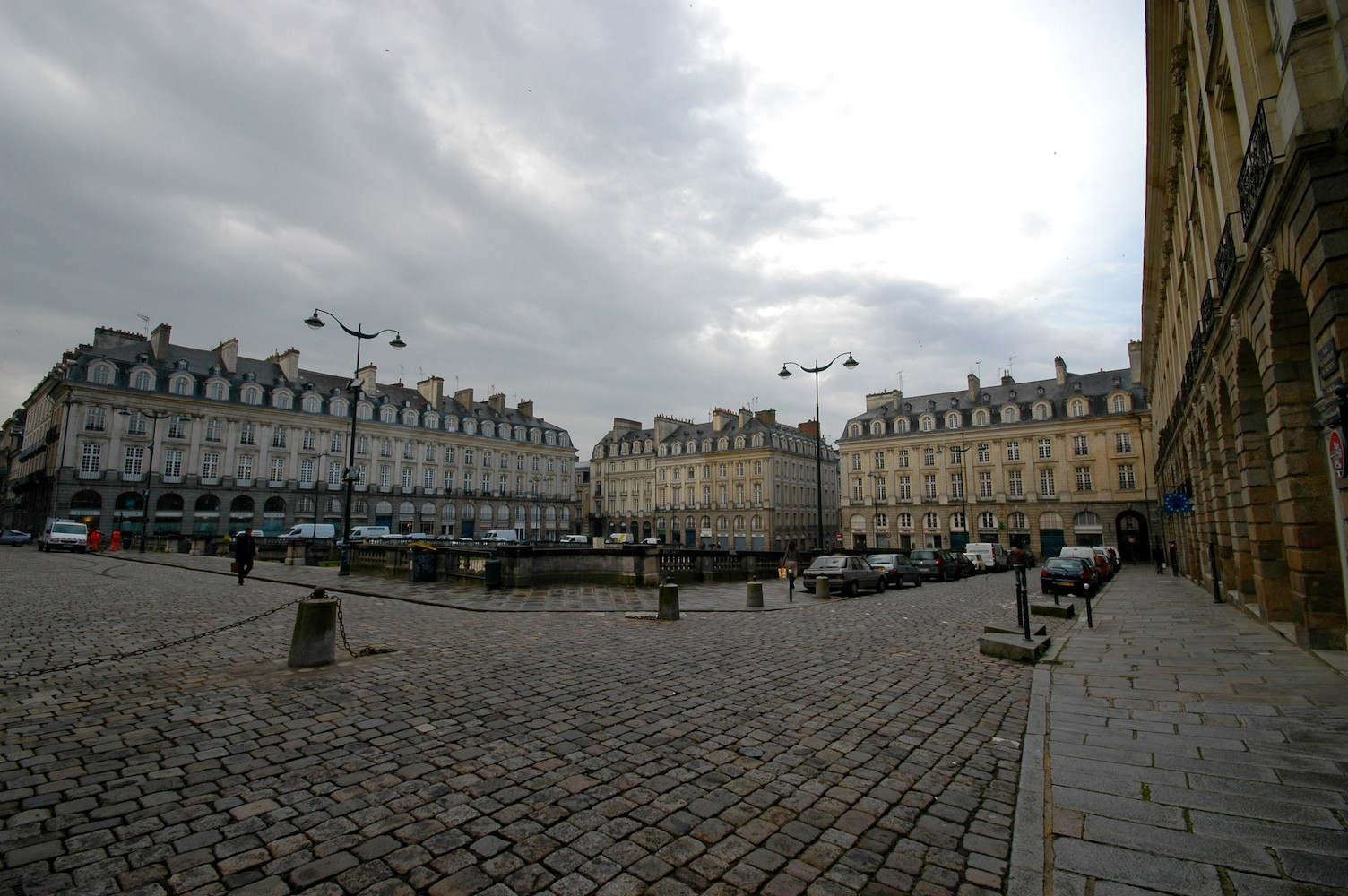 Городская площадь в Ренне, Франция – фотографии Франции