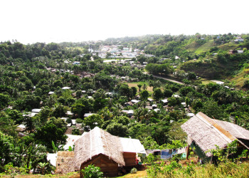 Вид с холма на город Хониара (Honiara) – фотографии Соломоновых Островов