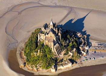 Панорамный вид в Мон-Сен-Мишель, Франция – фотографии Франции