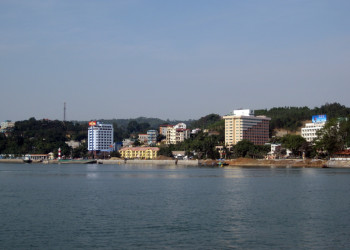 Город Халонг, расположенный в одноимённой знаменитой бухте – фотографии Вьетнама