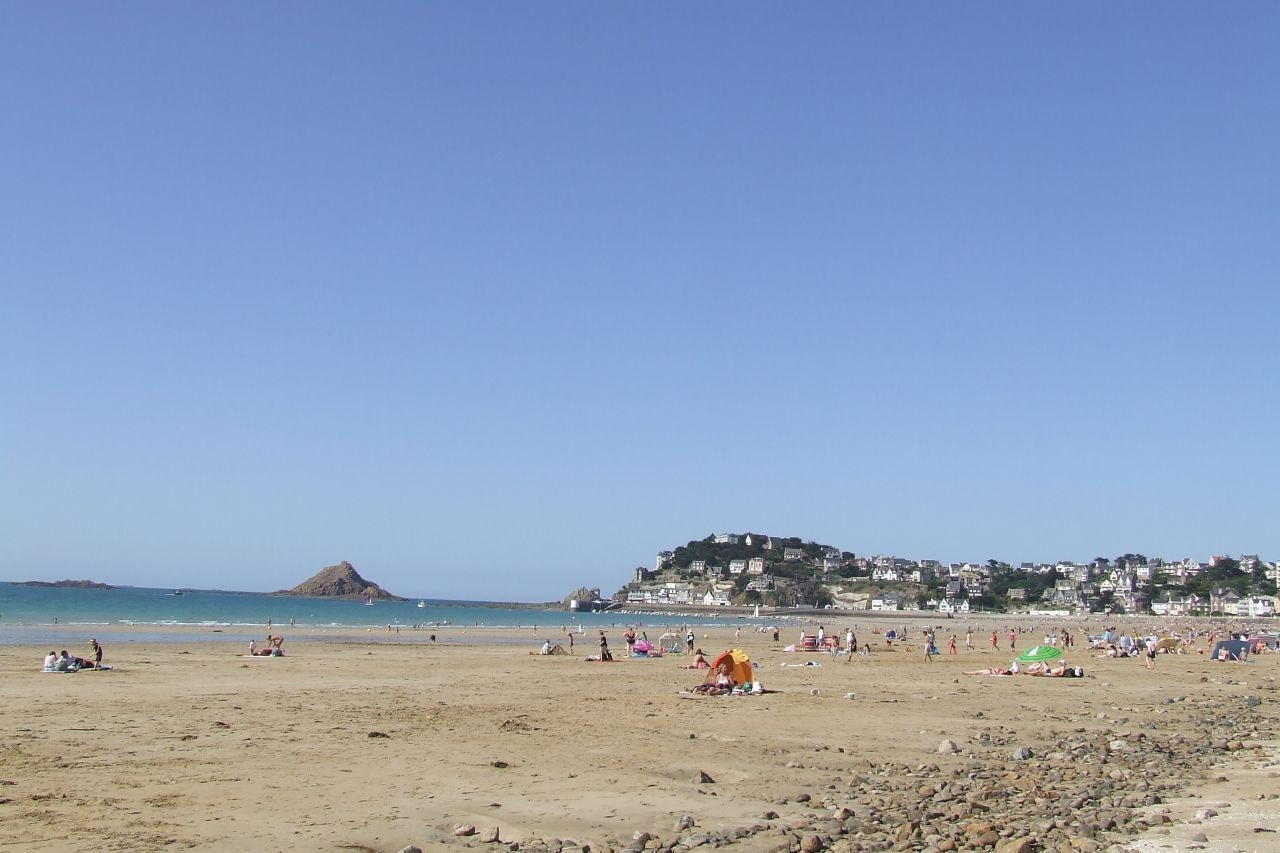 Пляж в Пленеф-Валь-Андре, Франция. Фото 1 – фотографии Франции