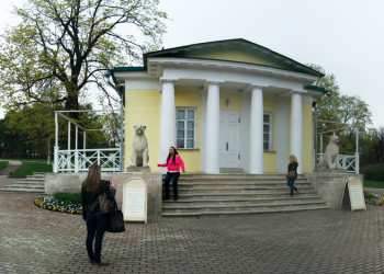 Дворцовый павильон в парке Коломенское – фотографии России