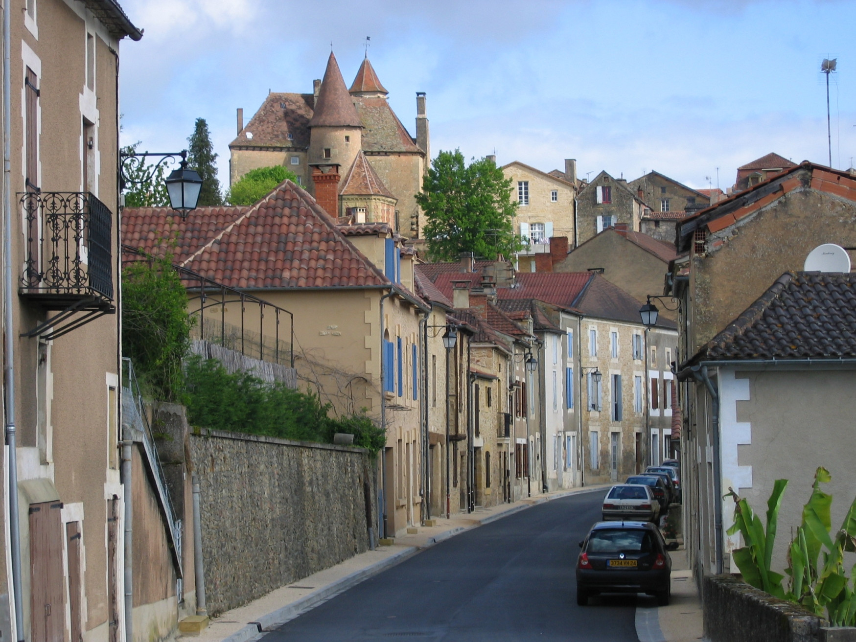 Улица в Бельве, Франция. Фото 10 – фотографии Франции