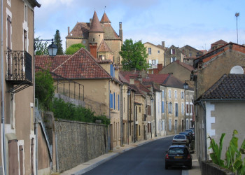 Улица в Бельве, Франция. Фото 10 – фотографии Франции