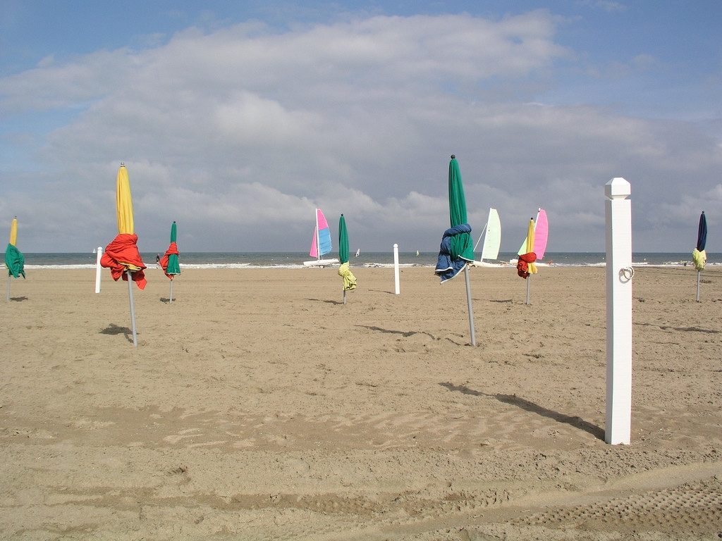 Пляж в Довиле, Франция. Фото 4 – фотографии Франции