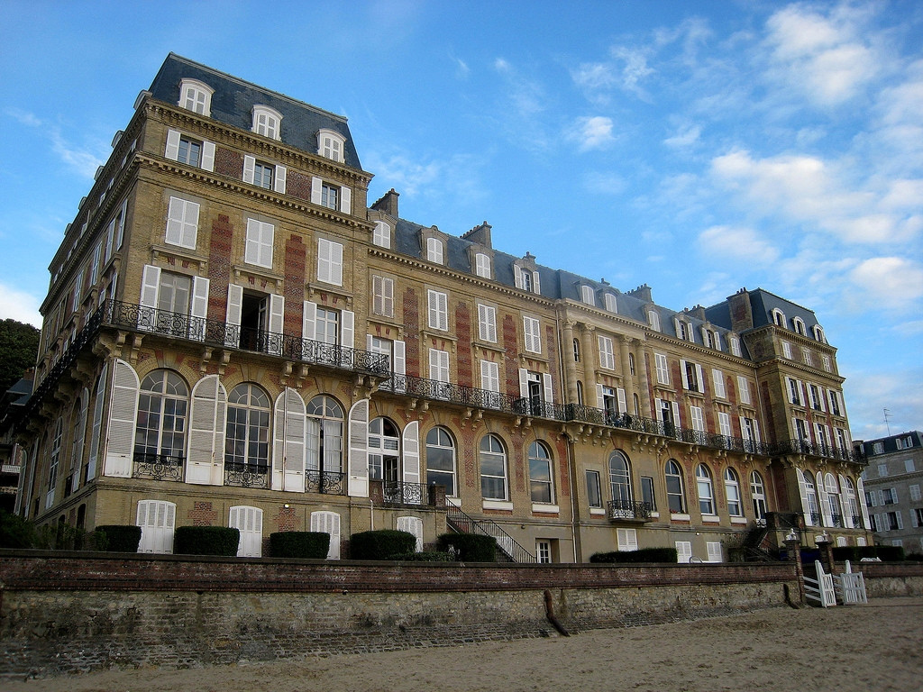 Дома в Трувиль-Сюр-Мер, Франция. Фото 5 – фотографии Франции