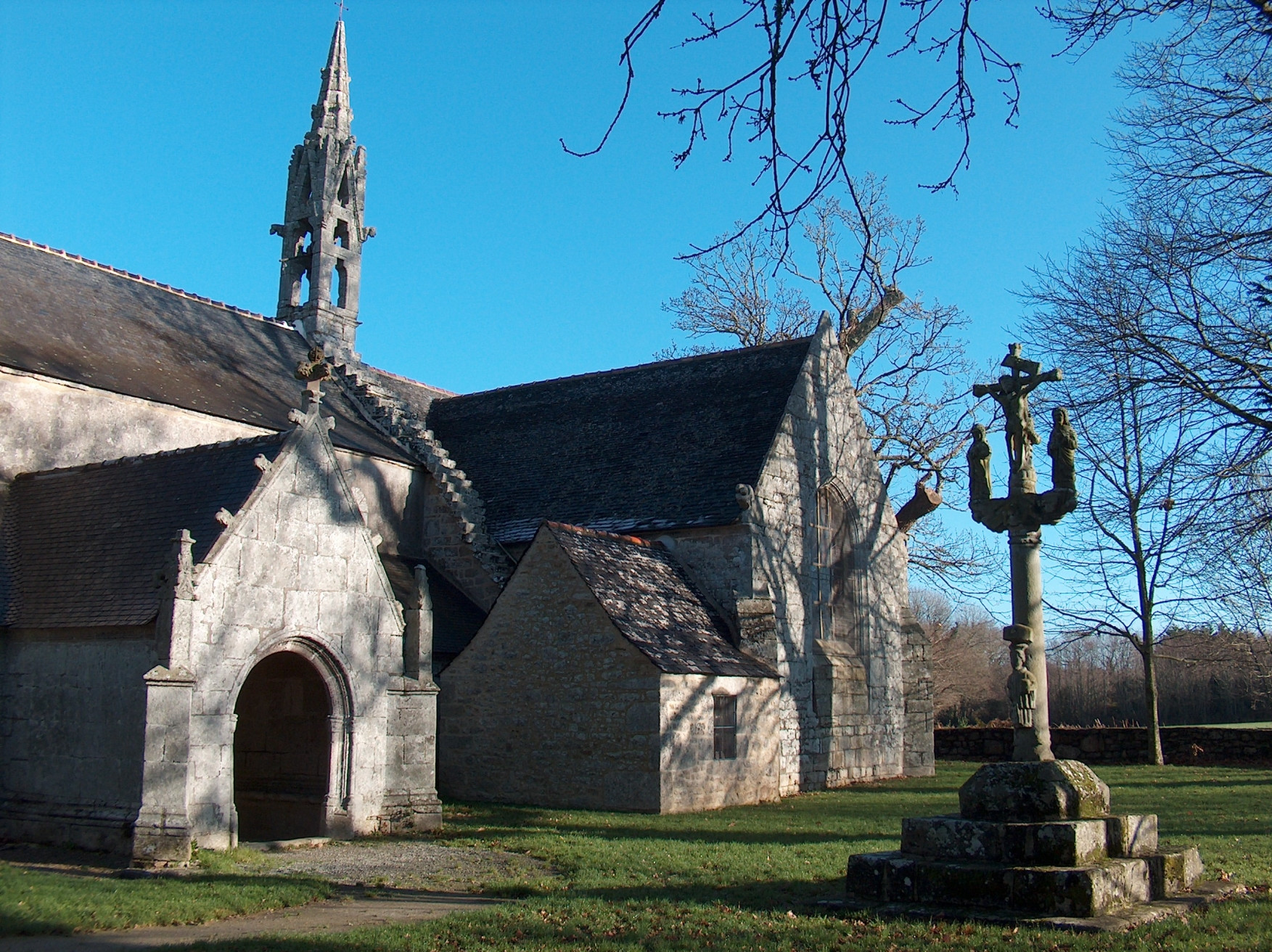 Церковь в Фуэнане, Франция. Фото 1 – фотографии Франции